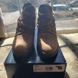 NEW Feegalicious Jillie Booties Sand